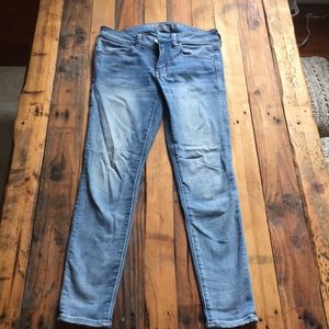 American Eagle Light wash Skinny Jeans